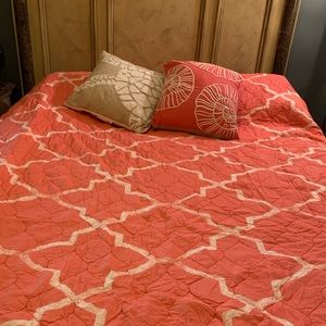 Queen size quilt. Two-panel floor length curtains. Two toss pillows. Coral.